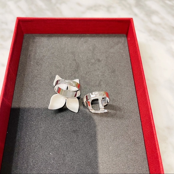 Dior White Flower Ring - Picture 3 of 5